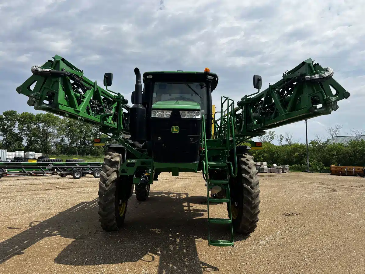 Gallery image 2 for Used 2019 John Deere R4045 Sprayer - Self Propelled