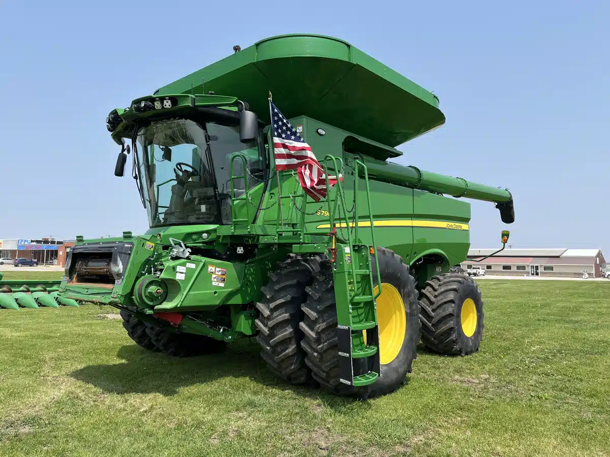 Gallery image 2 for Used 2024 John Deere S790 Combine