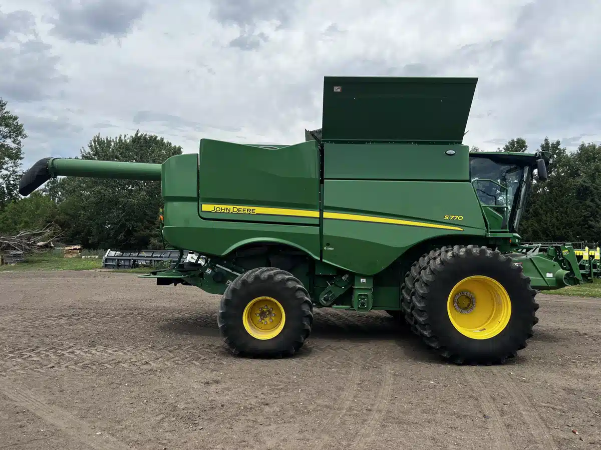 Gallery image 2 for Used 2024 John Deere S770 Combine