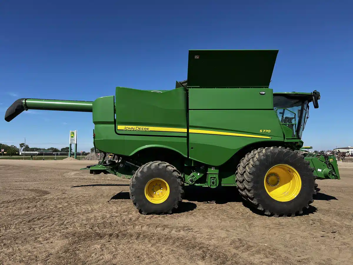Gallery image 2 for Used 2024 John Deere S770 Combine