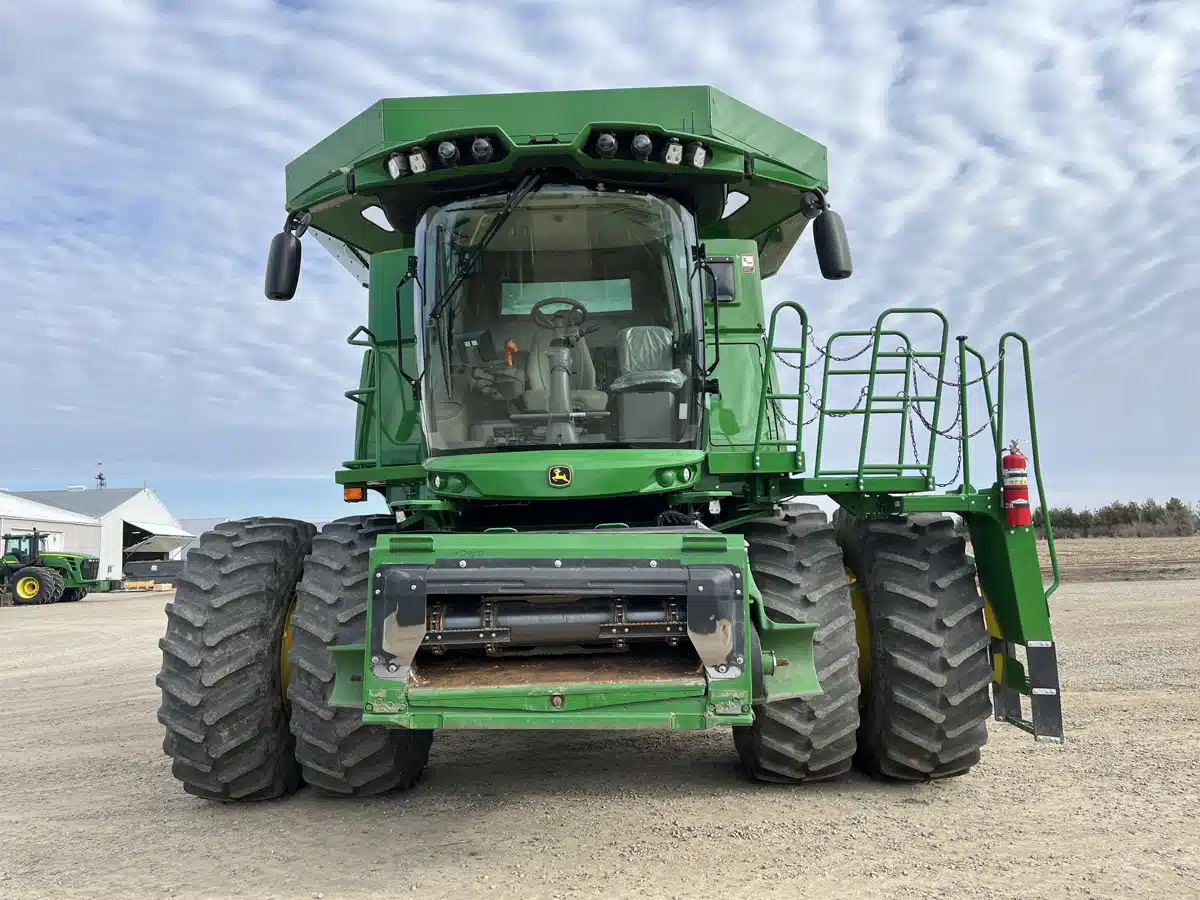 Gallery image 2 for Used 2024 John Deere S790 Combine