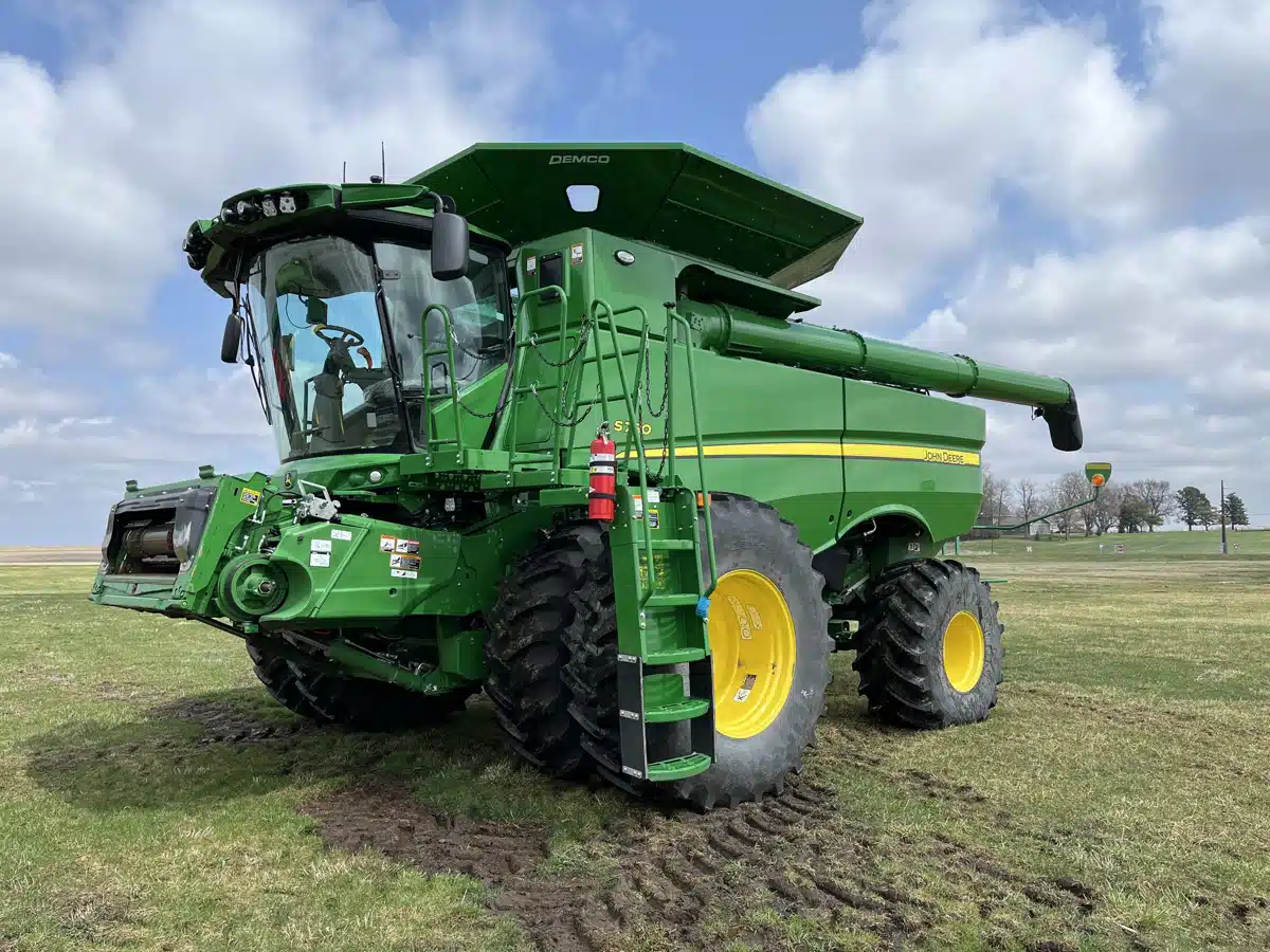 Gallery image 2 for Used 2024 John Deere S780 Combine