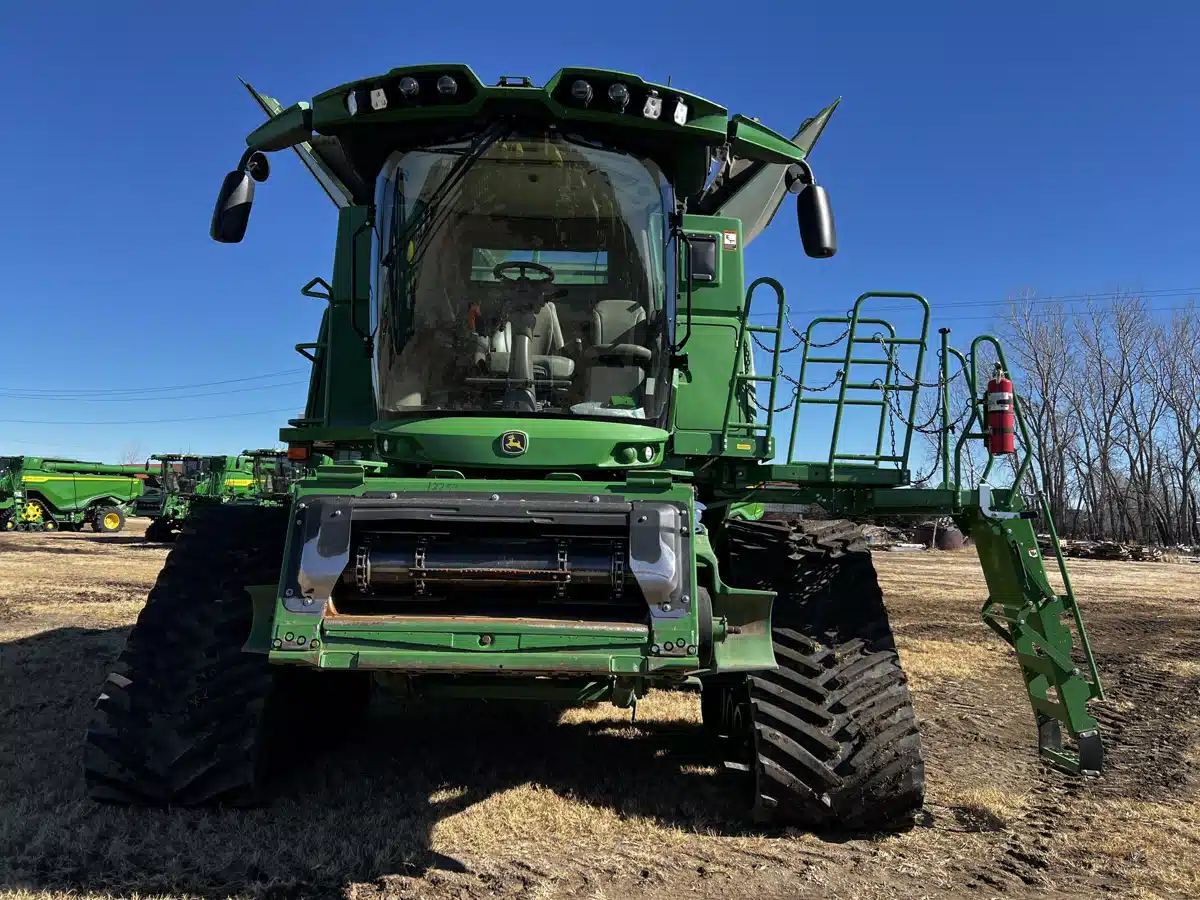 Gallery image 2 for Used 2023 John Deere S790 Combine