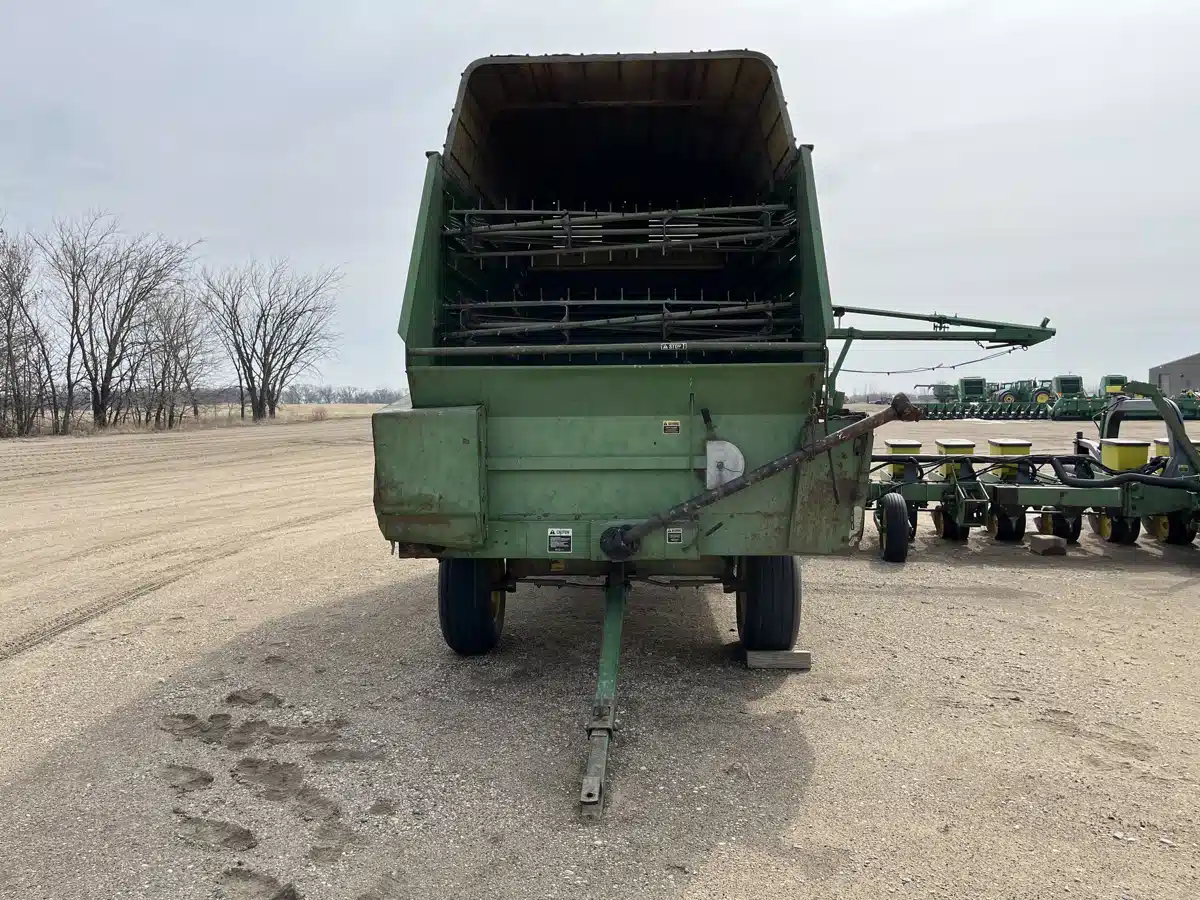 Gallery image 2 for Used John Deere 714 Forage Blower