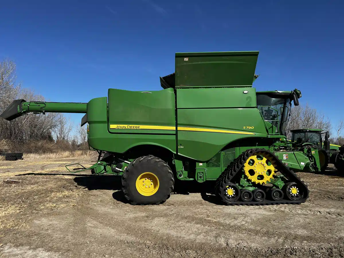 Gallery image 2 for Used 2024 John Deere S790 Combine