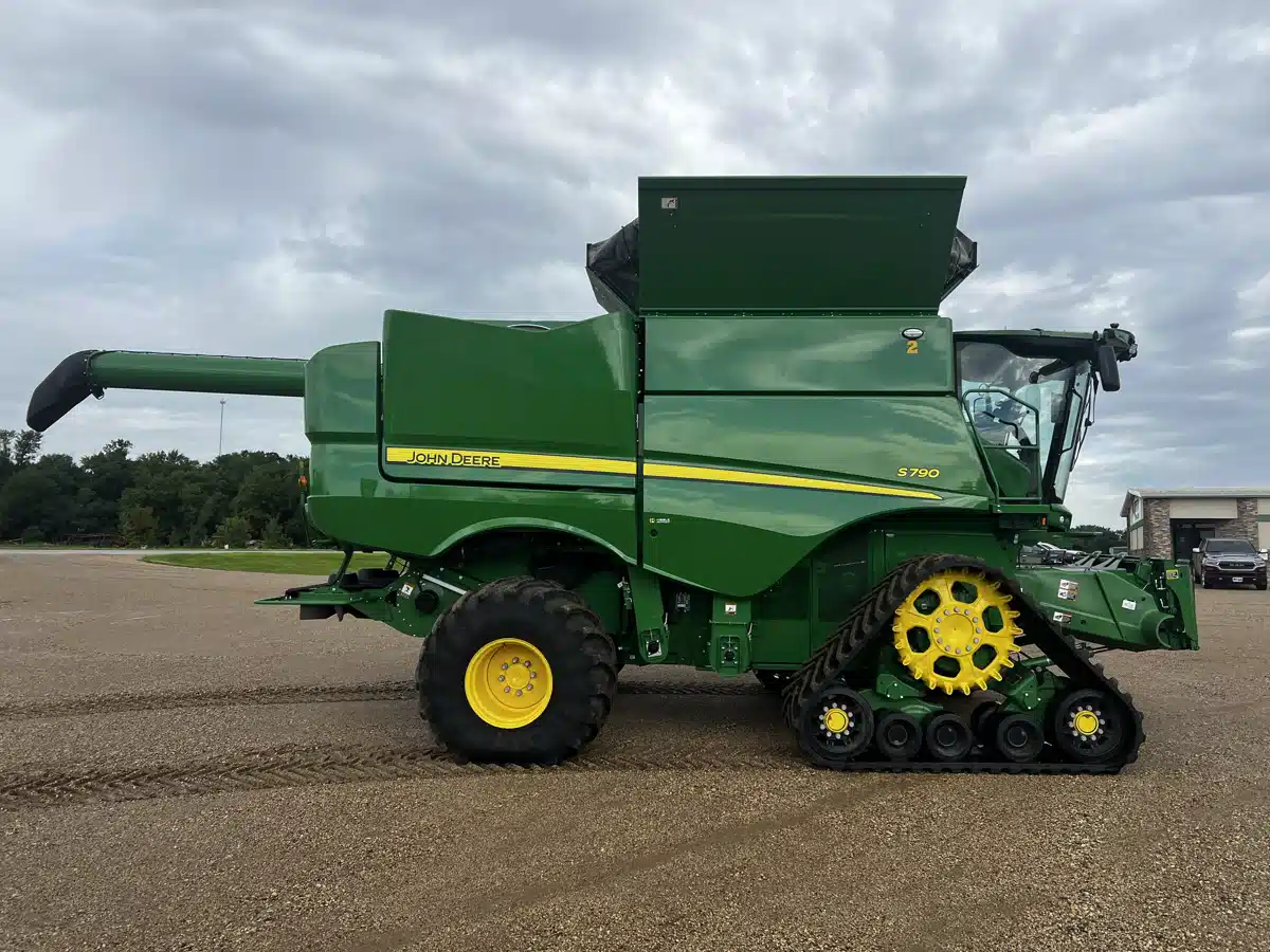 Gallery image 2 for Used 2024 John Deere S790 Combine