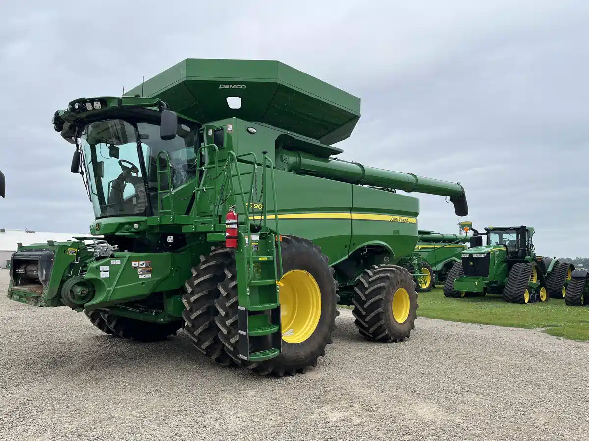 Gallery image 2 for Used 2024 John Deere S790 Combine