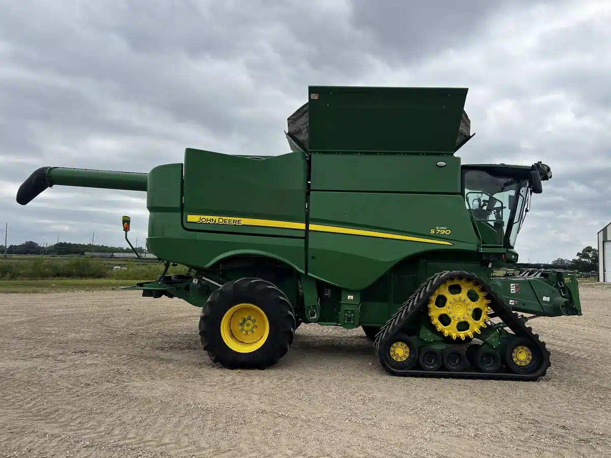 Gallery image 2 for Used 2023 John Deere S790 Combine