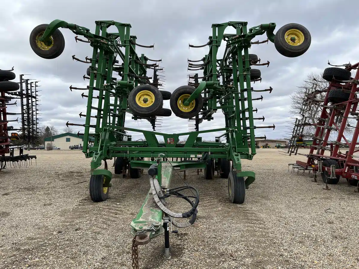 Gallery image 2 for Used 2011 John Deere 2210 Cultivator