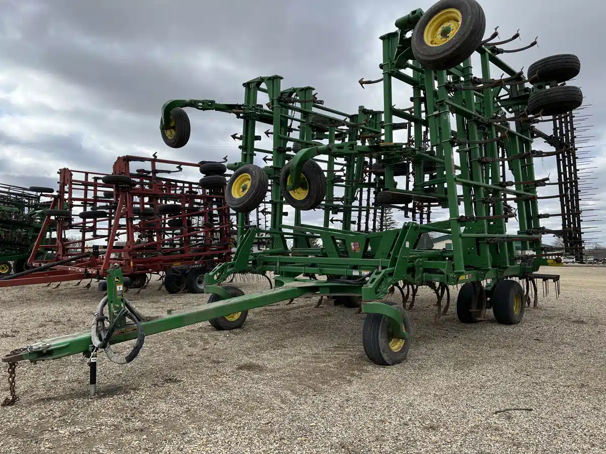 Gallery image 1 for Used 2011 John Deere 2210 Cultivator
