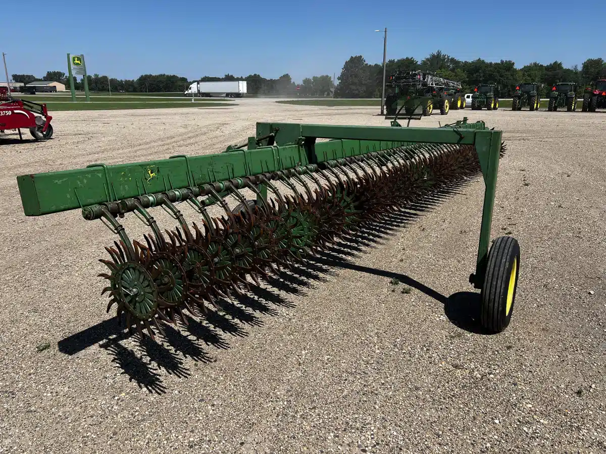 Gallery image 2 for Used John Deere 400 Rotary Hoe