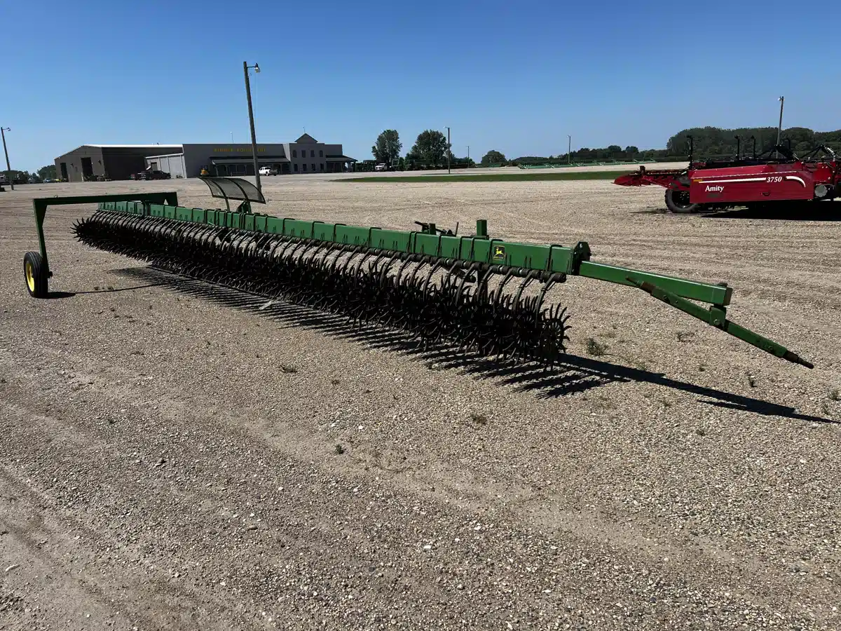 Gallery image 1 for Used John Deere 400 Rotary Hoe