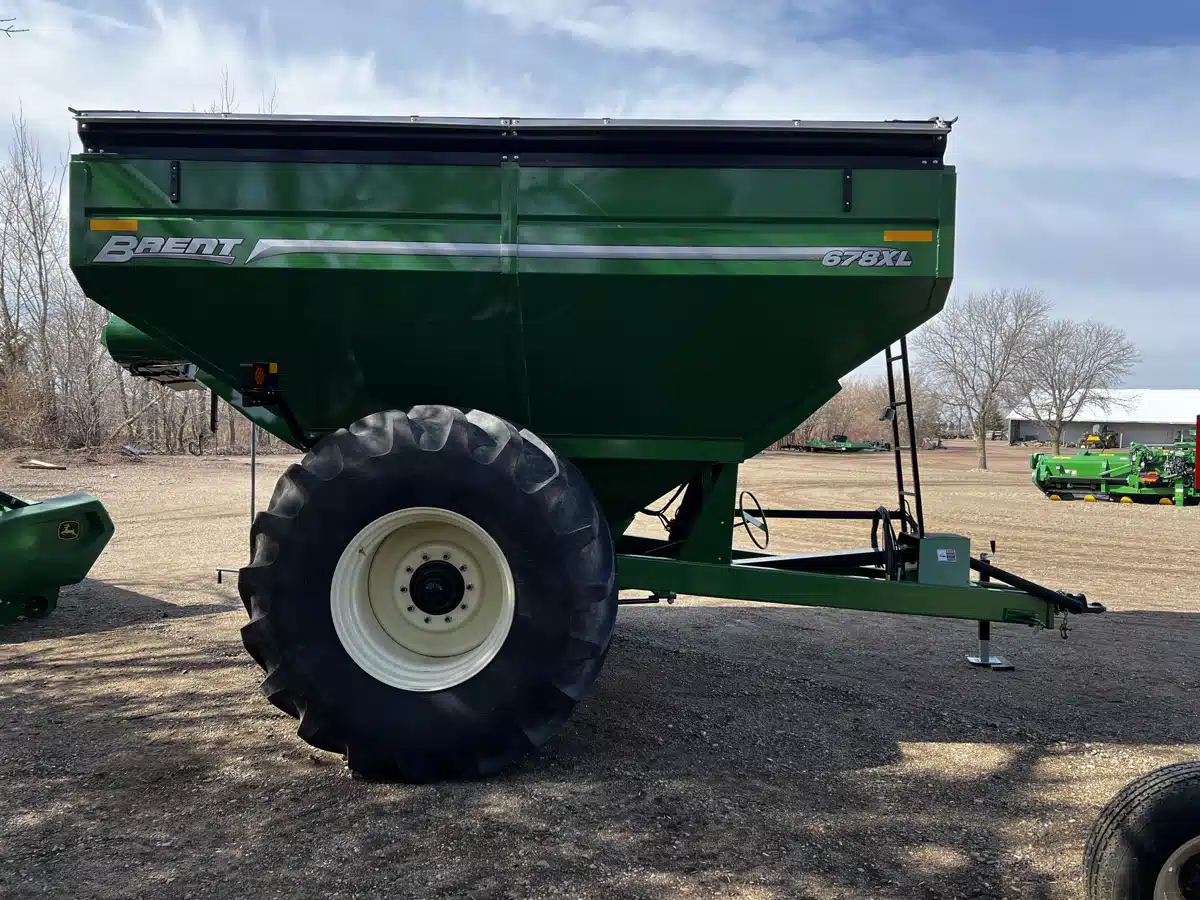 Gallery image 2 for Used 2024 Brent 678XL Grain Cart