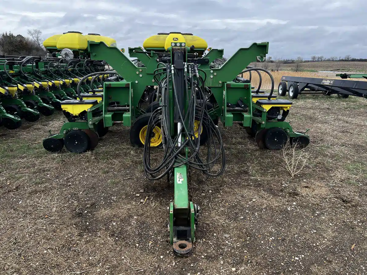 Gallery image 2 for Used 2010 John Deere DB90 Planter