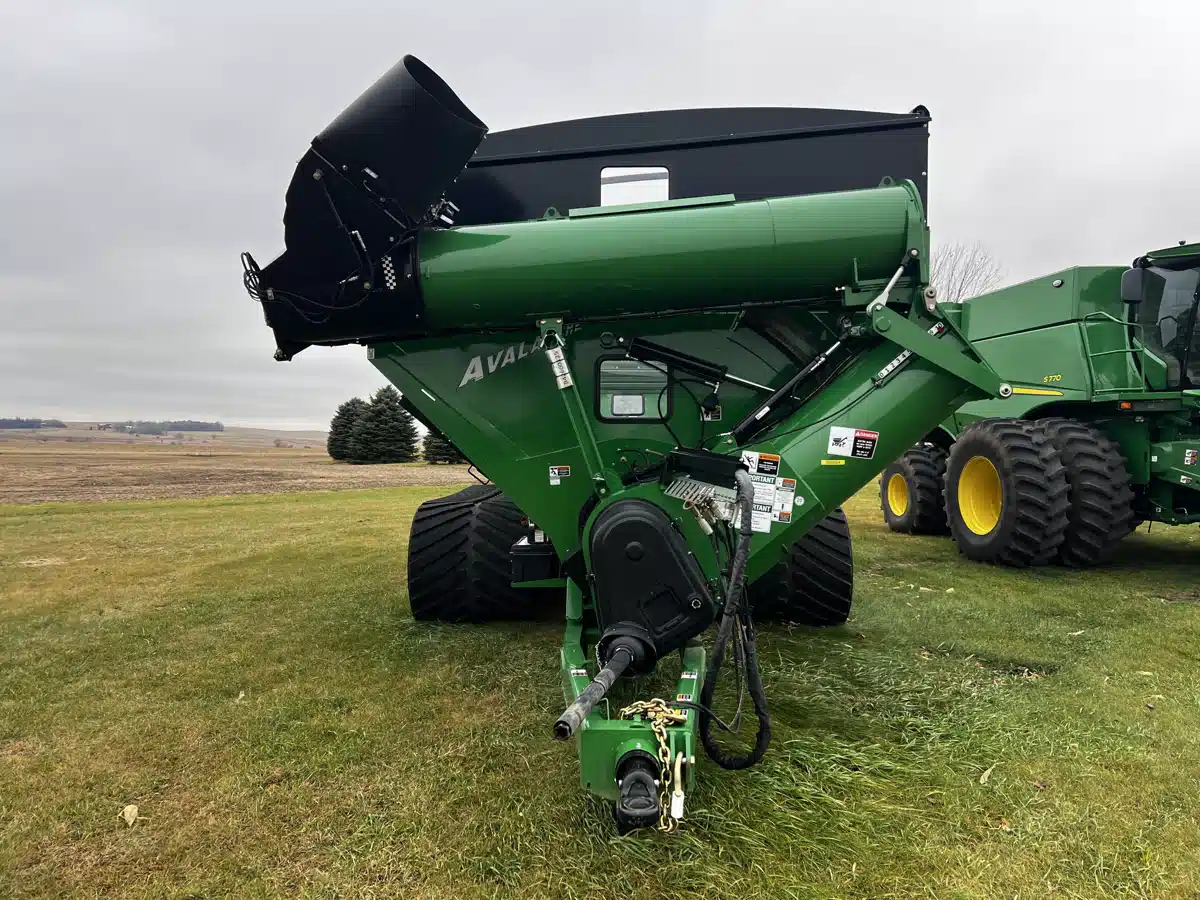 Gallery image 2 for Used 2022 Brent 1596 Grain Cart