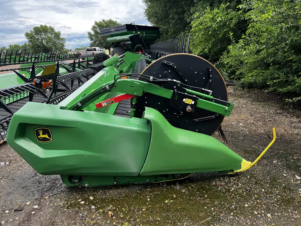 Gallery image 2 for Used 2024 John Deere RD40F Header - Flex