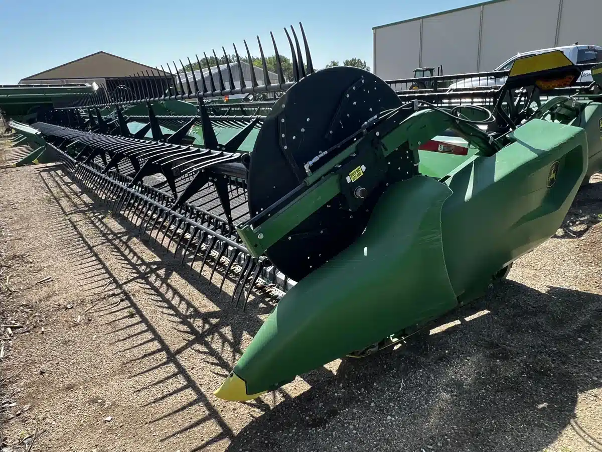 Gallery image 1 for Used 2024 John Deere RD40F Header - Flex