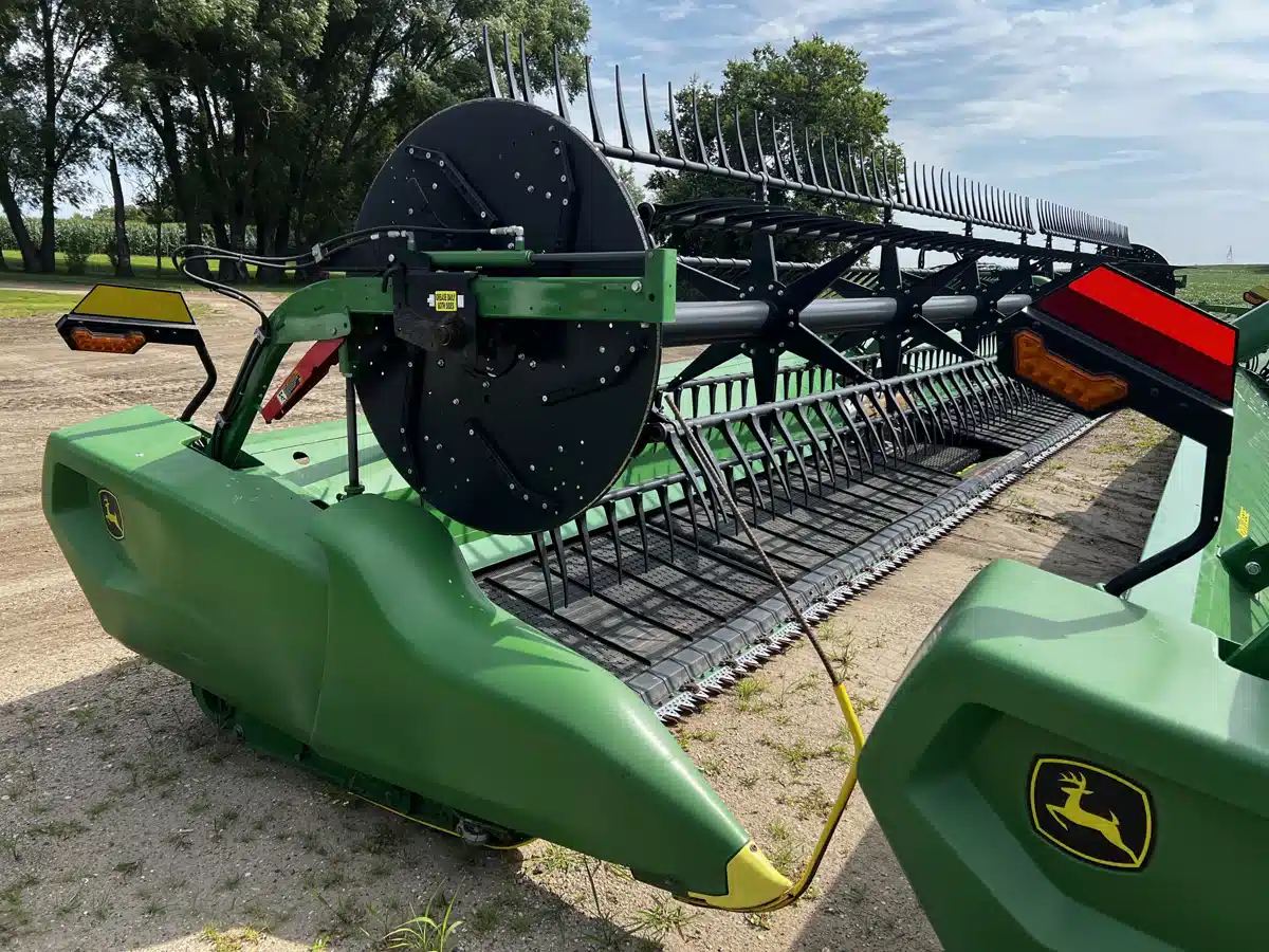 Gallery image 1 for Used 2024 John Deere RD40F Header - Flex