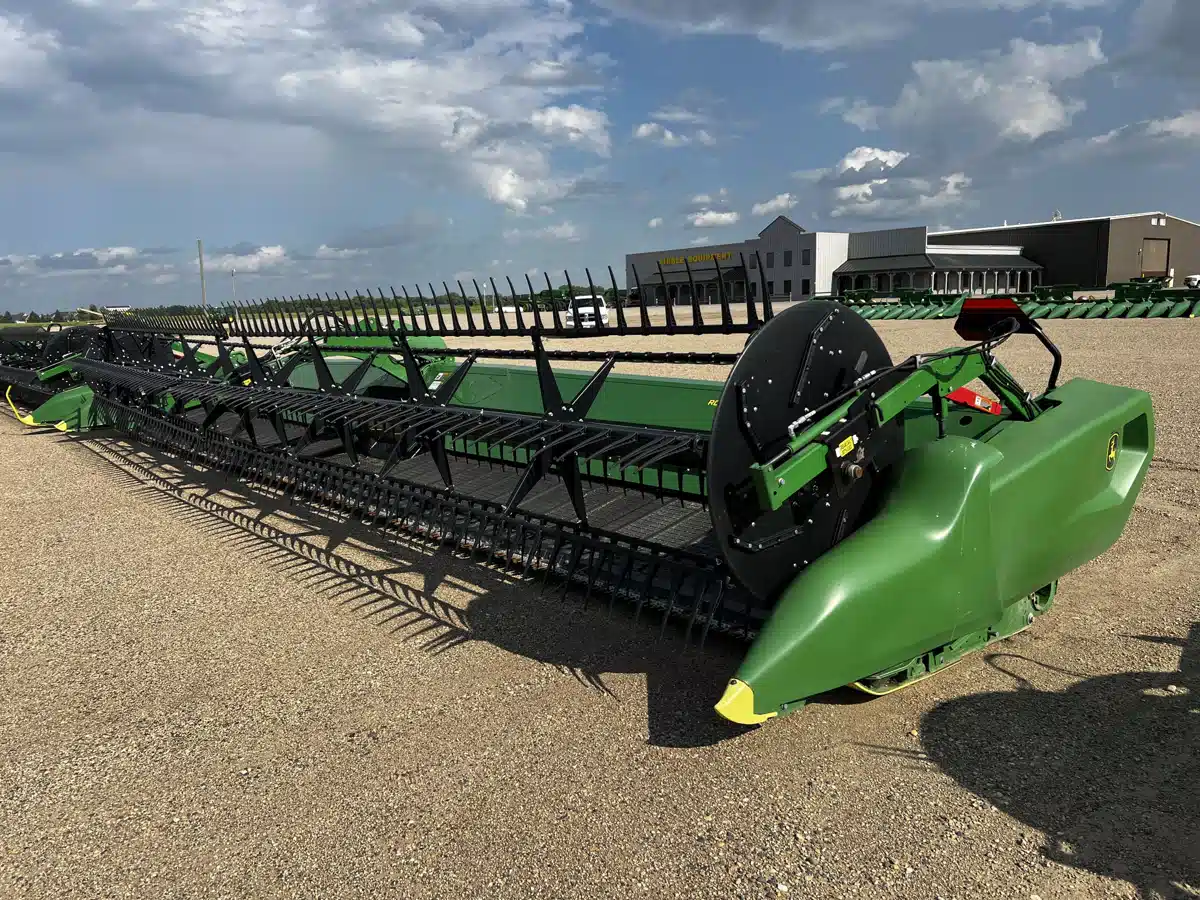 Gallery image 1 for Used 2024 John Deere RD40F Header - Flex