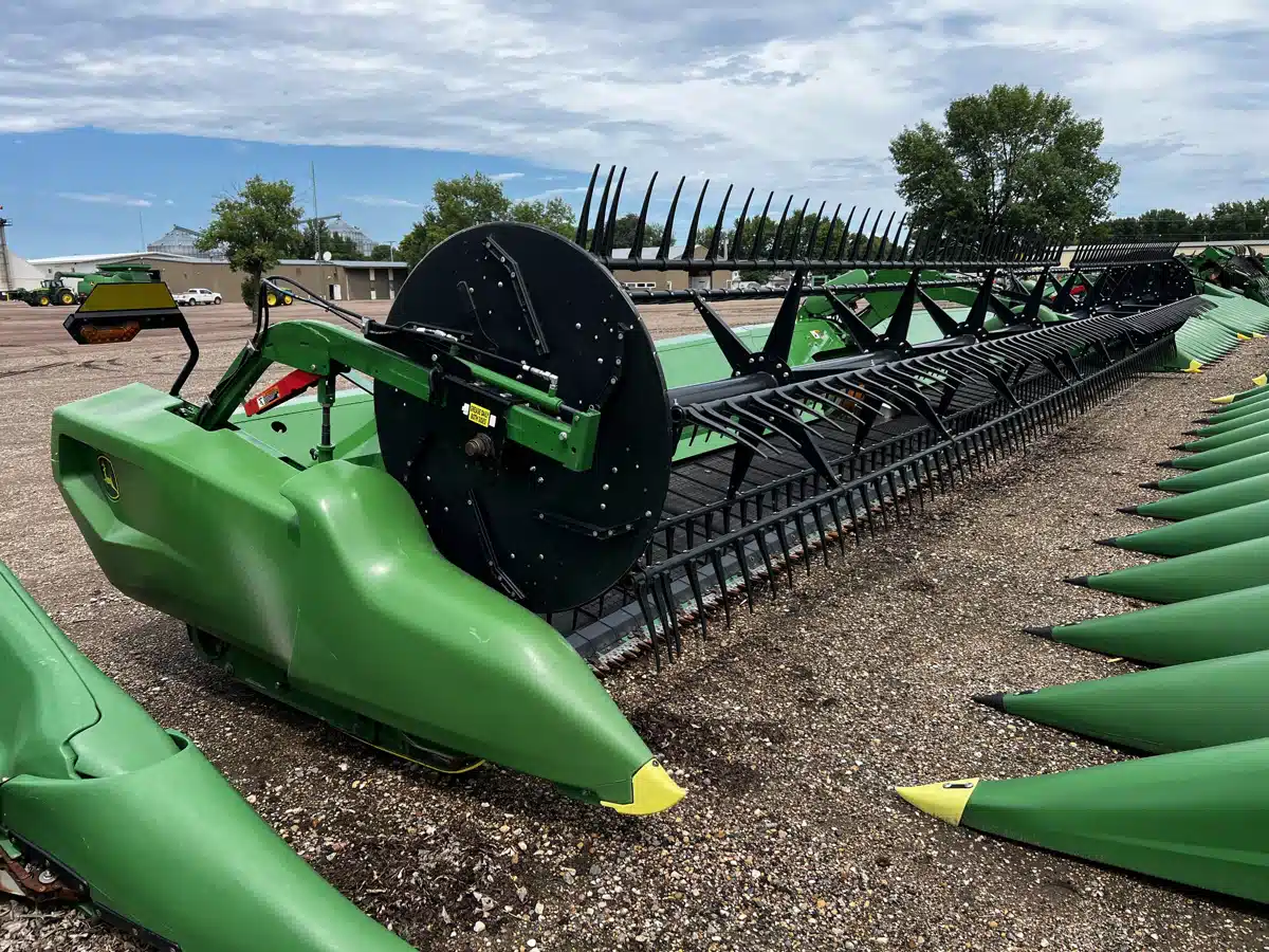 Gallery image 2 for Used 2024 John Deere RD40F Header - Flex
