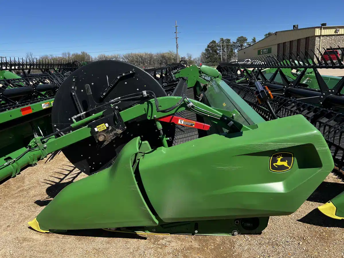 Gallery image 2 for Used 2024 John Deere RD40F Header - Flex