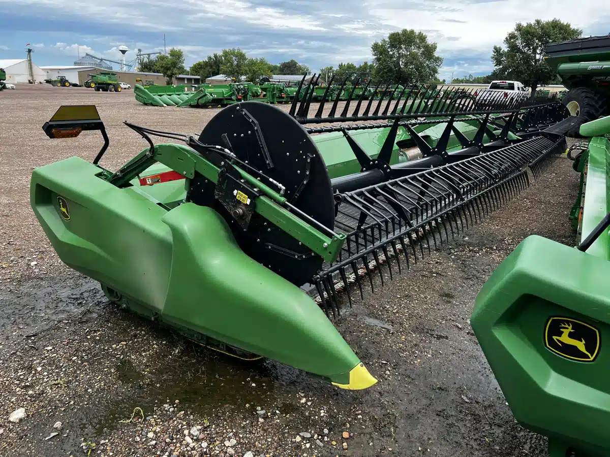 Gallery image 2 for Used 2024 John Deere RD40F Header - Flex