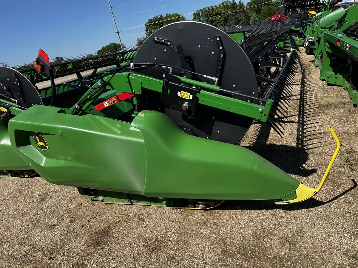 Gallery image 2 for Used 2024 John Deere RD40F Header - Flex