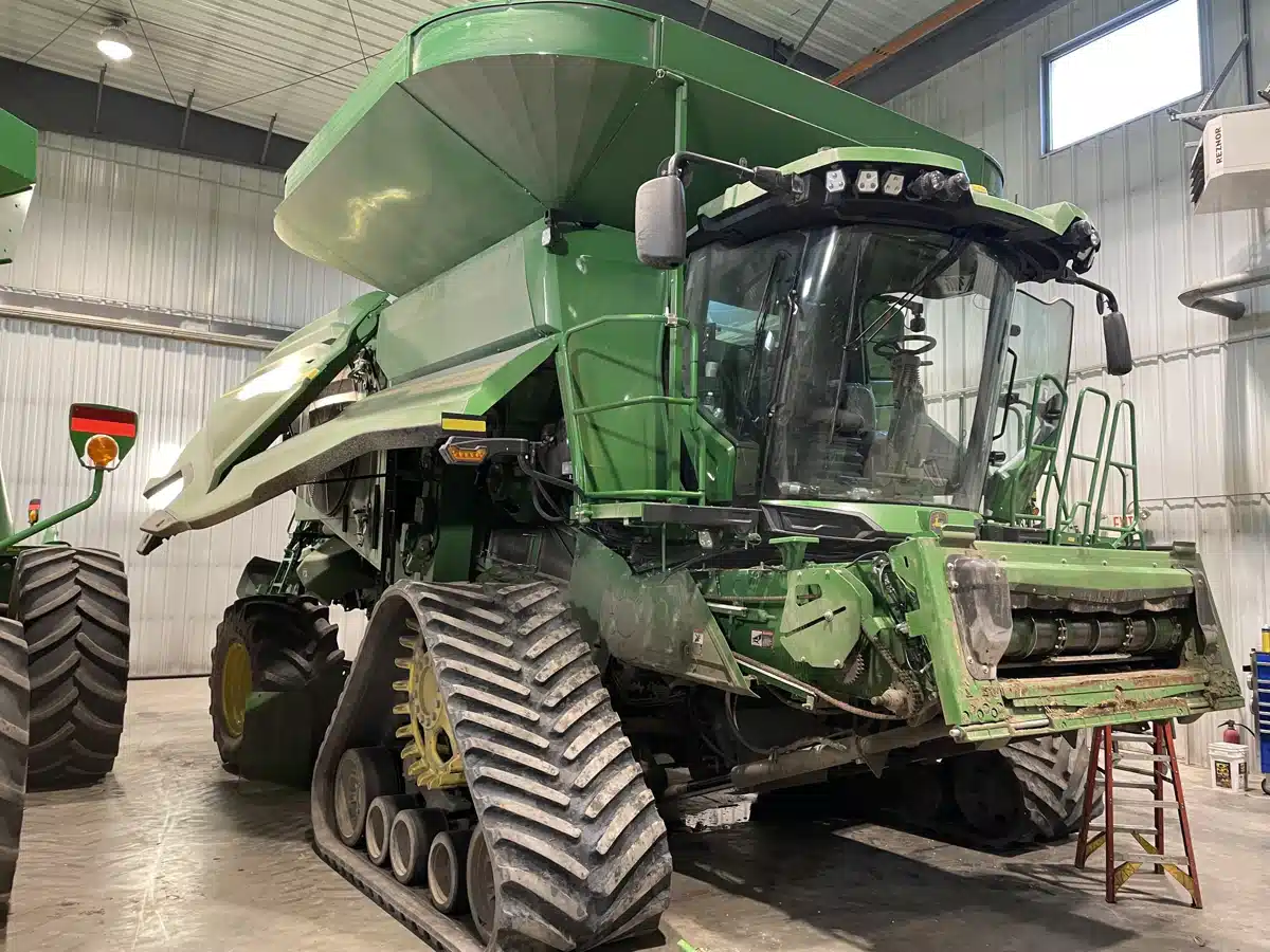 Gallery image 1 for Used 2024 John Deere X9 1100 Combine