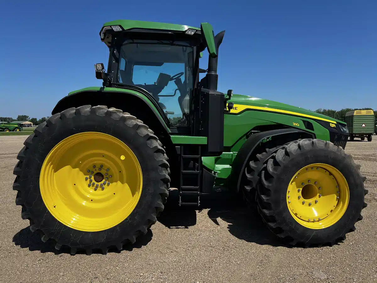 Gallery image 2 for Used 2022 John Deere 8R 310 Tractor