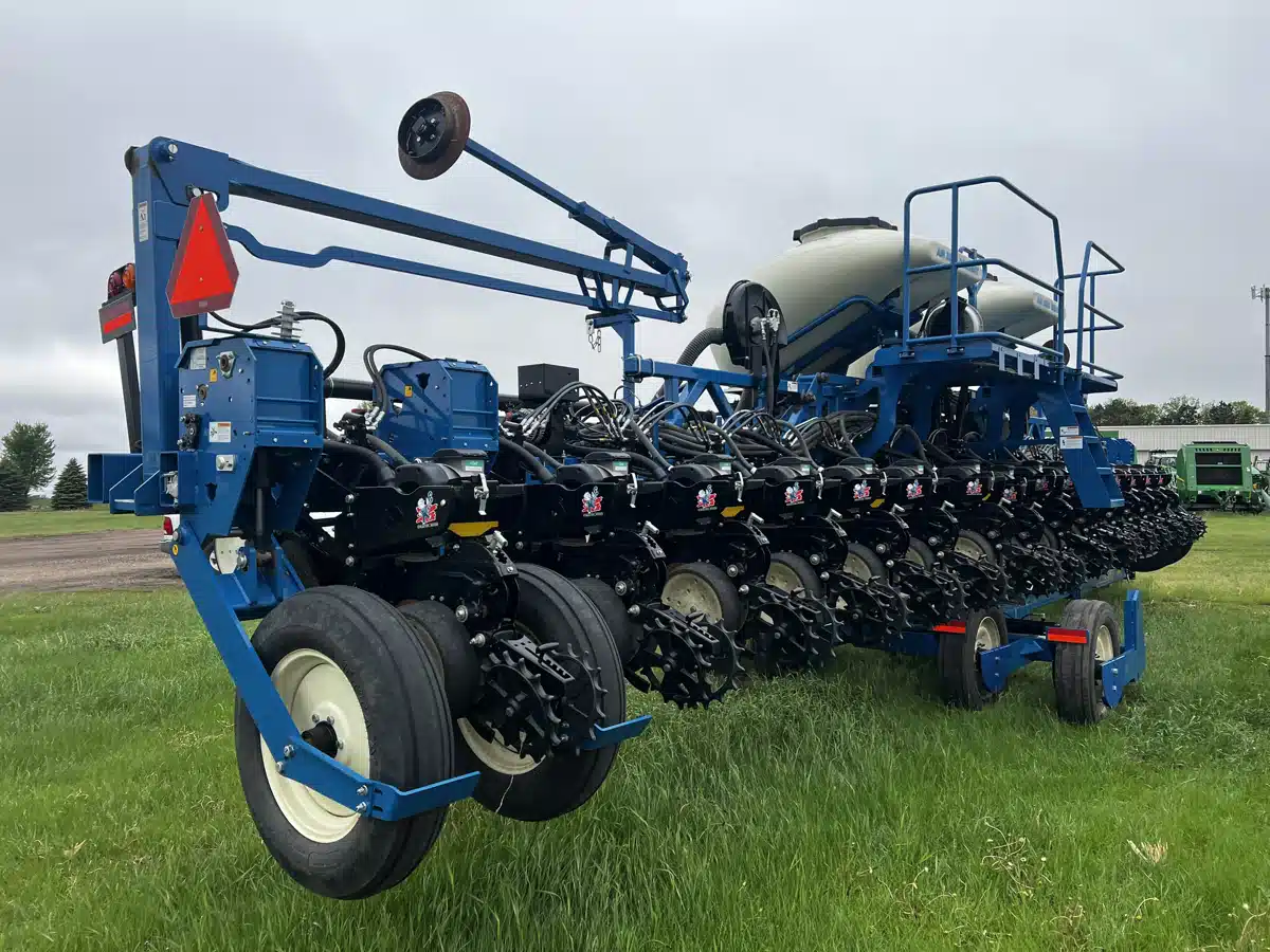 Gallery image 2 for Used 2016 Kinze 3600 Planter