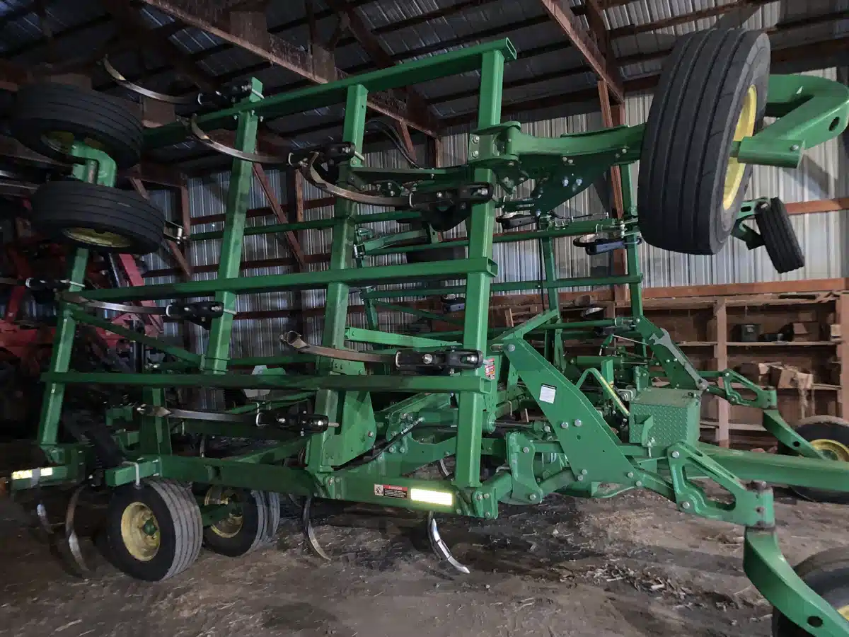 Gallery image 1 for Used 2022 John Deere 2430 Chisel Plow