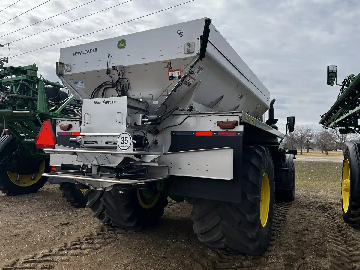 Gallery image 2 for Used 2024 John Deere 800R Anhydrous Applicator