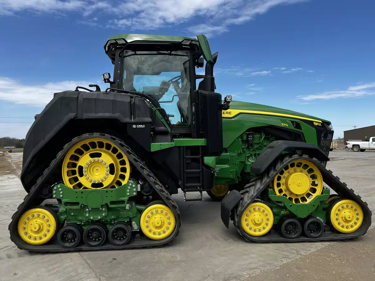 Gallery image 2 for Used 2023 John Deere 8R 370 Tractor