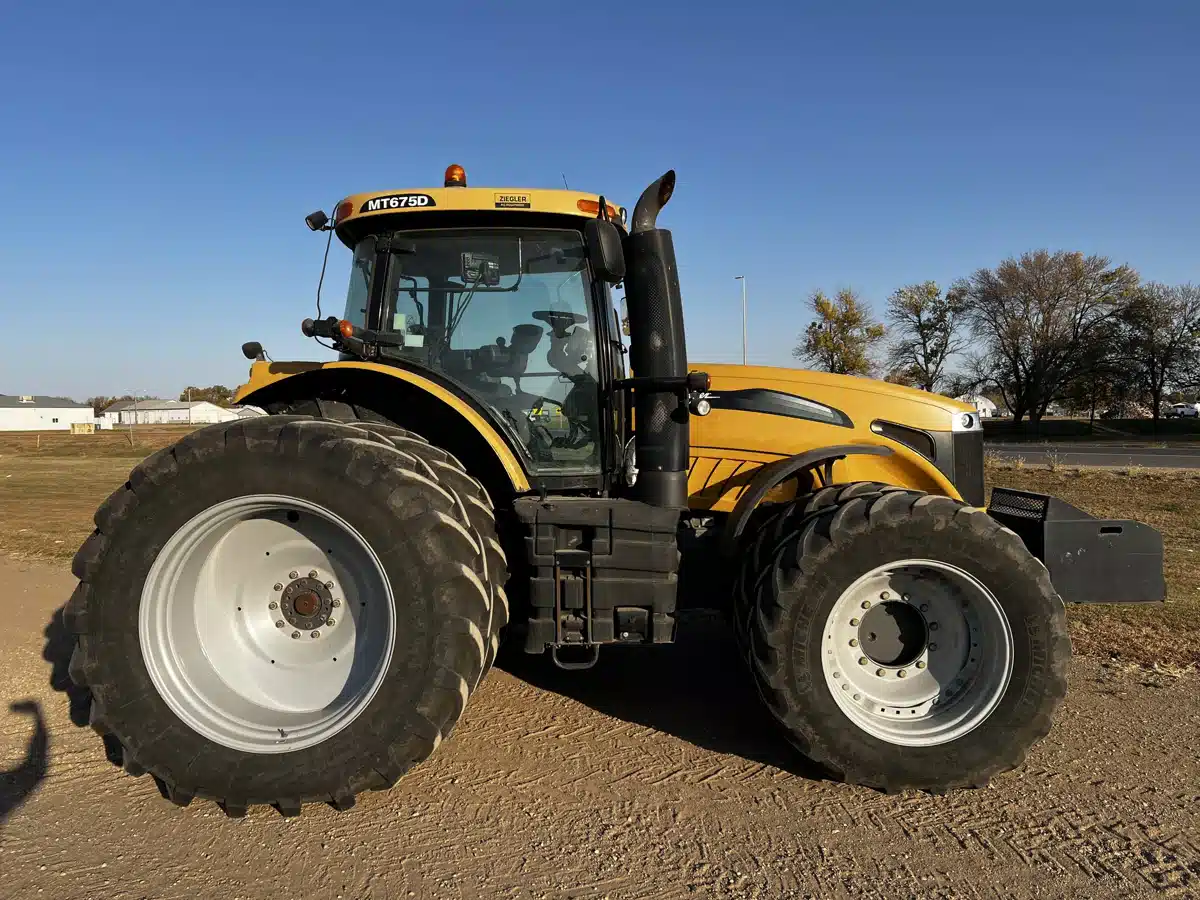 Gallery image 2 for Used 2013 Challenger MT675D Tractor