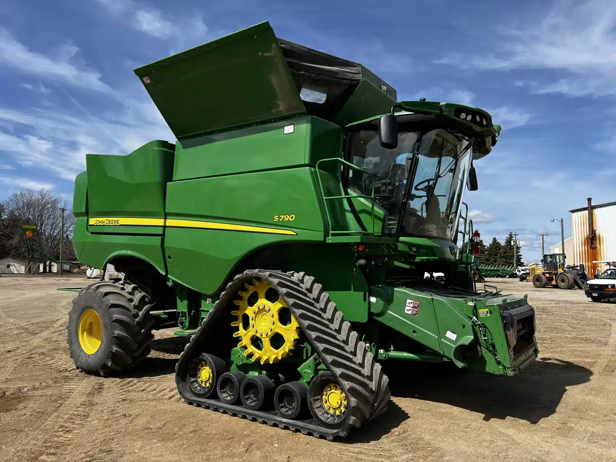 Gallery image 1 for Used 2021 John Deere S790 Combine