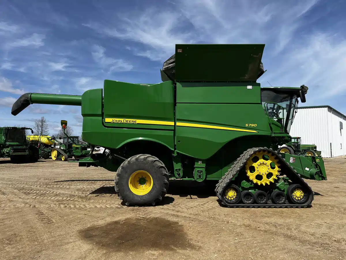 Gallery image 2 for Used 2021 John Deere S790 Combine