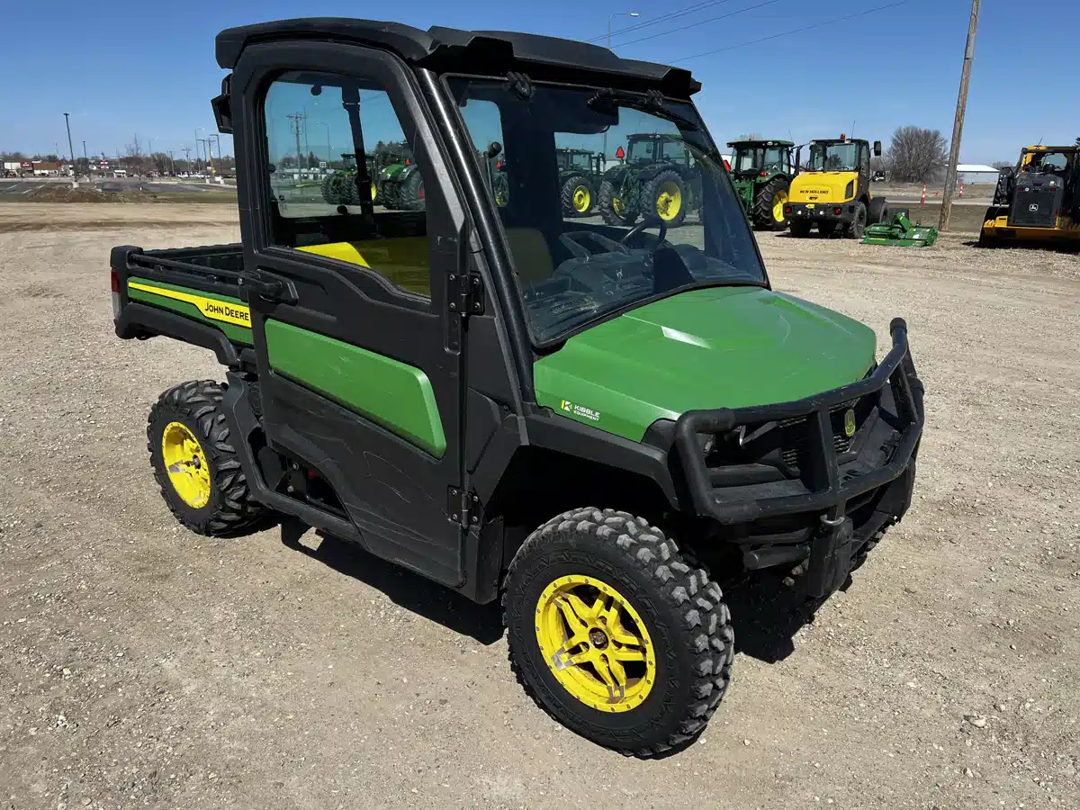 Gallery image 1 for Used 2021 John Deere XUV 835M Utility Vehicle