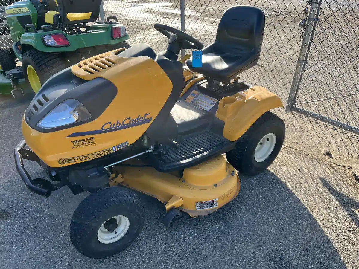 Gallery image 1 for Used 2007 Cub Cadet i1050 Lawn Tractor