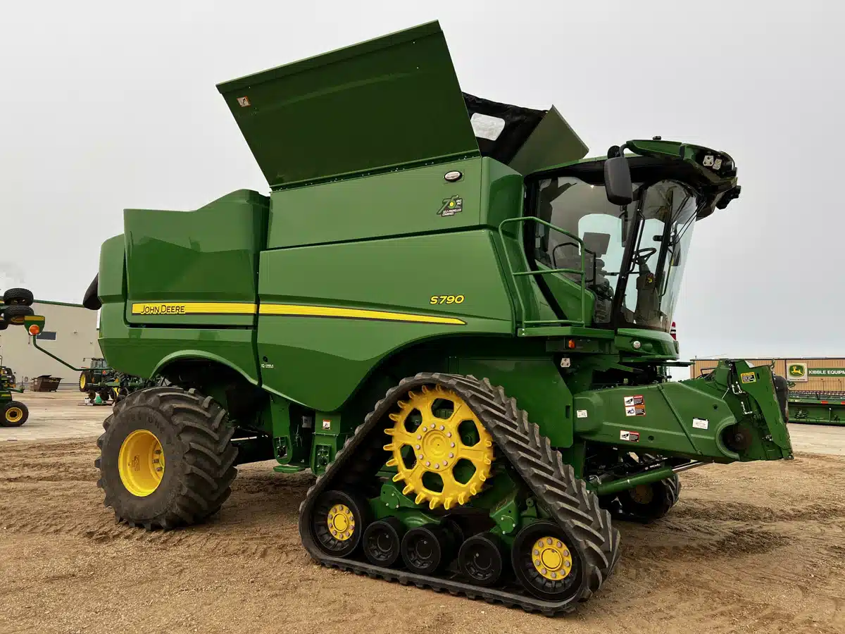 Gallery image 2 for Used 2022 John Deere S790 Combine