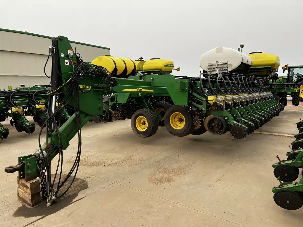 Gallery image 1 for Used 2008 John Deere DB66 Planter