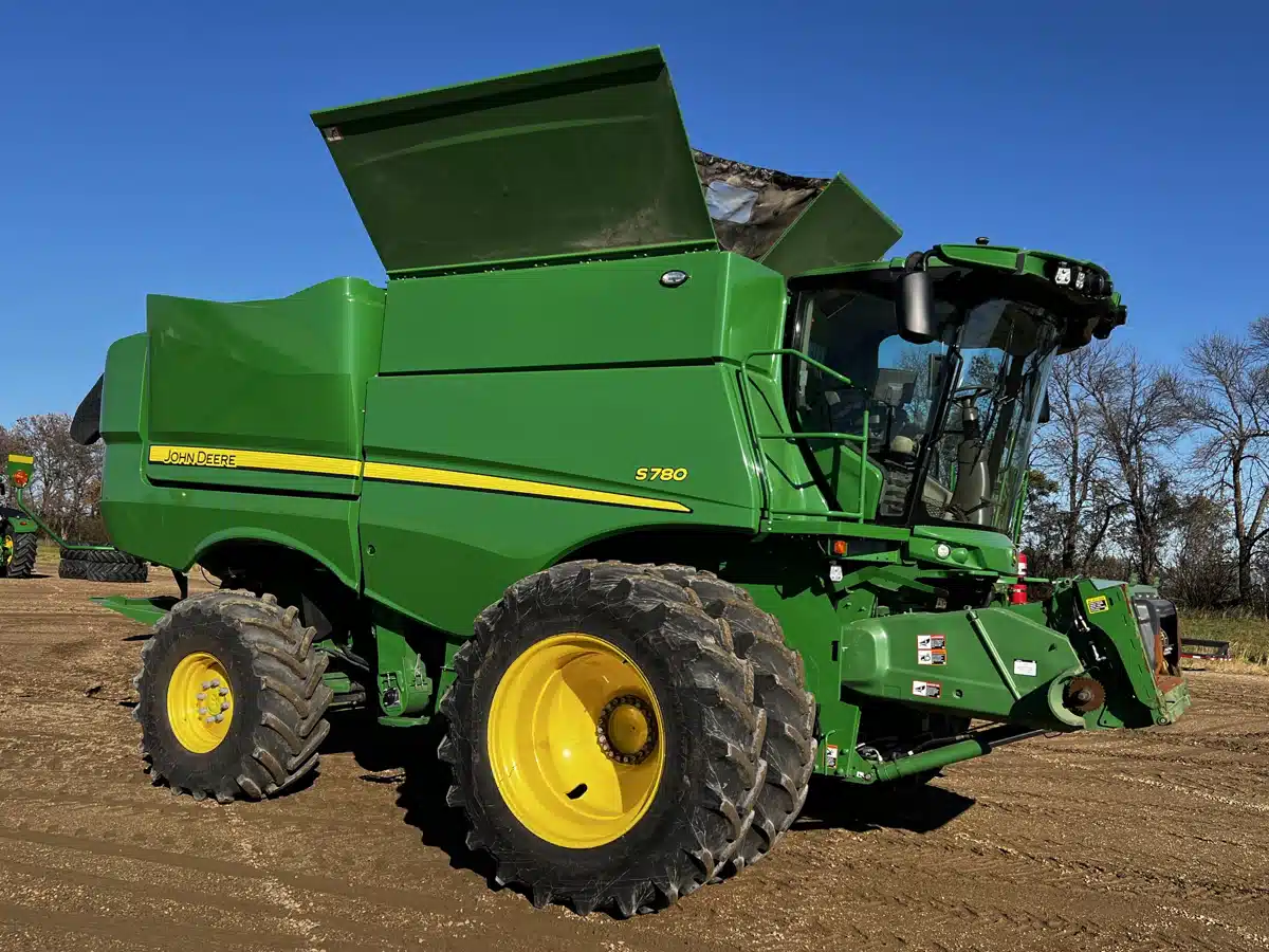 Gallery image 1 for 2023 John Deere S780 Combine