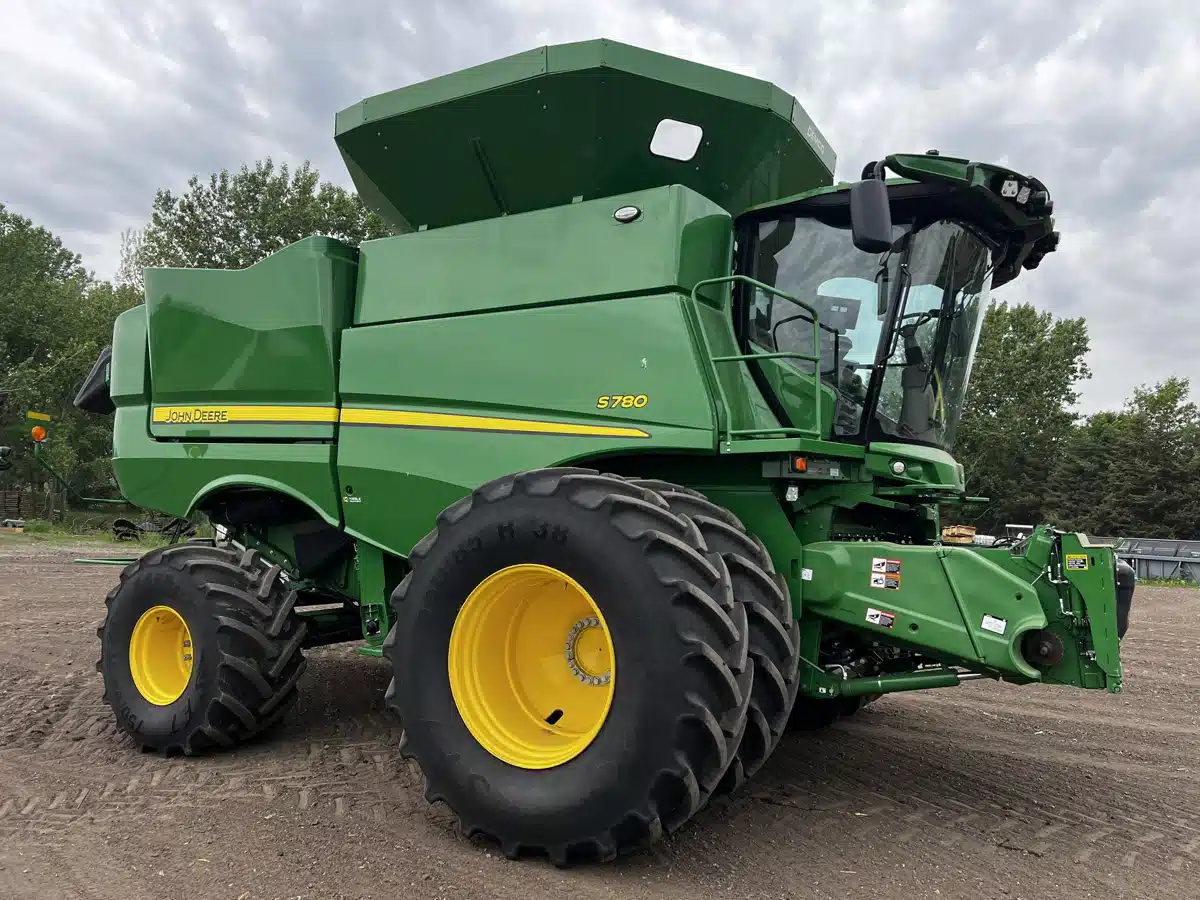 Gallery image 1 for 2024 John Deere S780 Combine