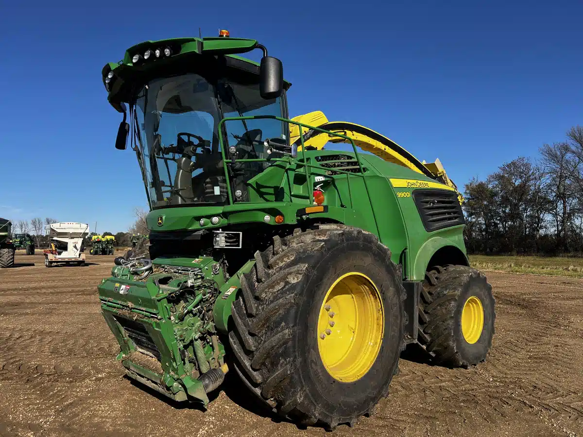 Gallery image 1 for Used 2024 John Deere 9900 Forage Harvester