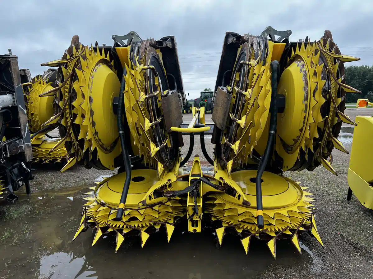 Gallery image 2 for Used 2024 John Deere 772 Header - Rotary