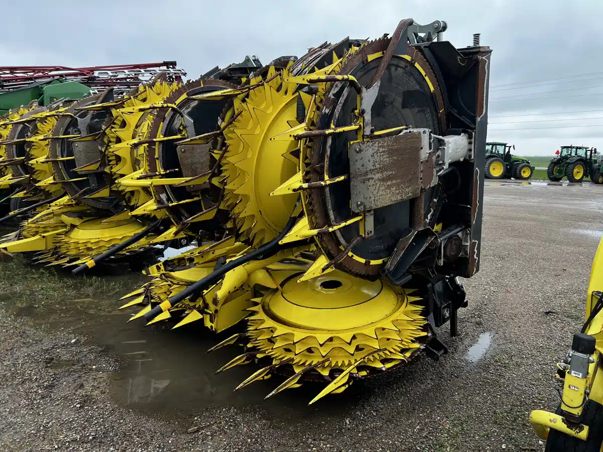 Gallery image 1 for Used 2024 John Deere 772 Header - Rotary