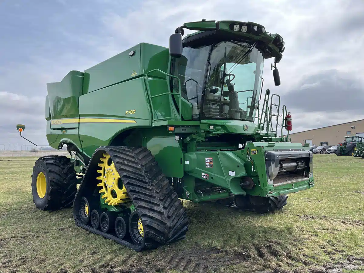 Gallery image 1 for 2023 John Deere S780 Combine