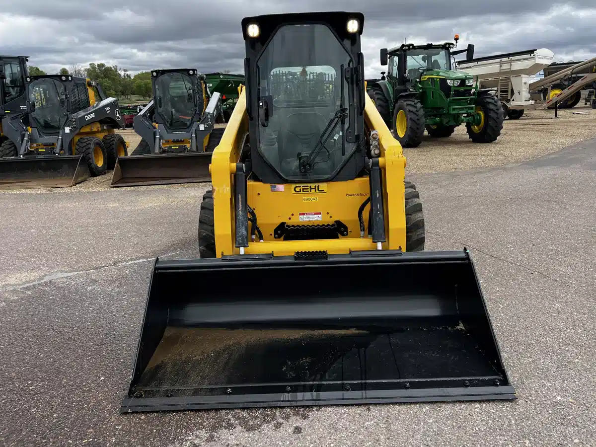 Gallery image 2 for Used 2023 Gehl R220 Skid Steer