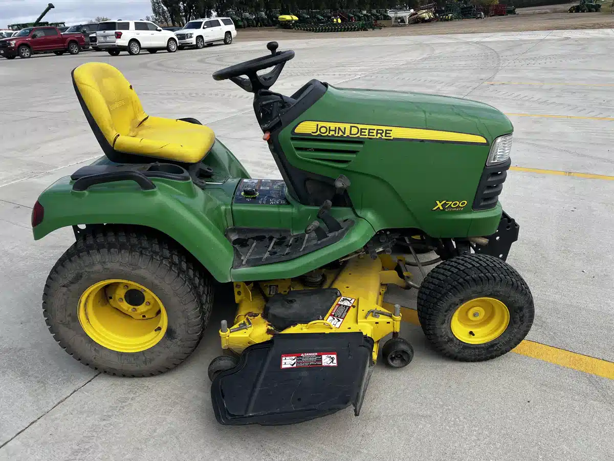 Gallery image 2 for Used 2008 John Deere X700 Lawn Tractor