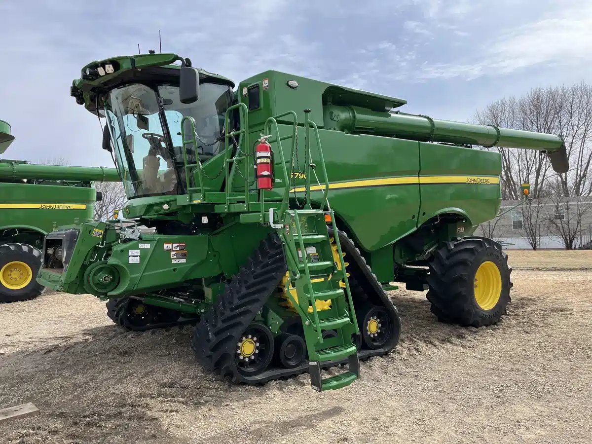 Gallery image 2 for Used 2024 John Deere S790 Combine
