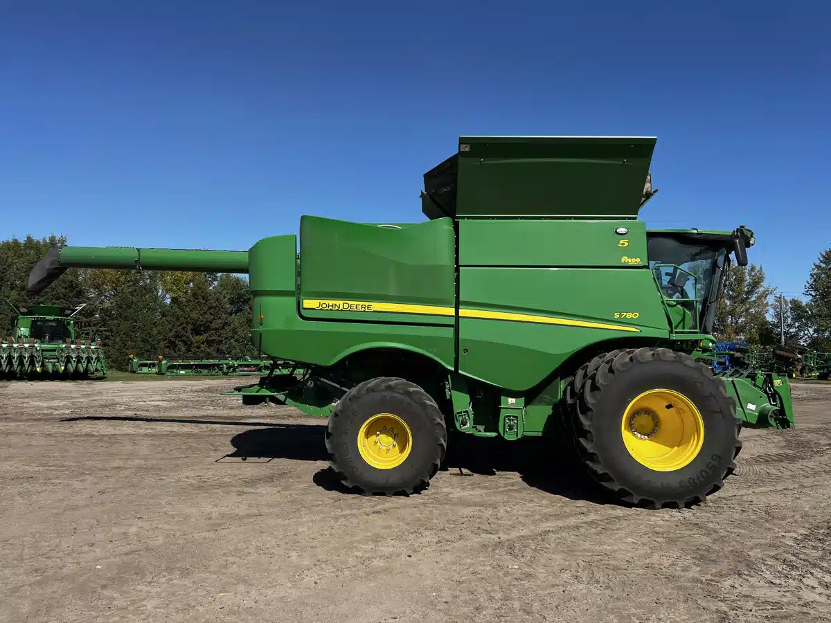 Gallery image 2 for Used 2023 John Deere S780 Combine